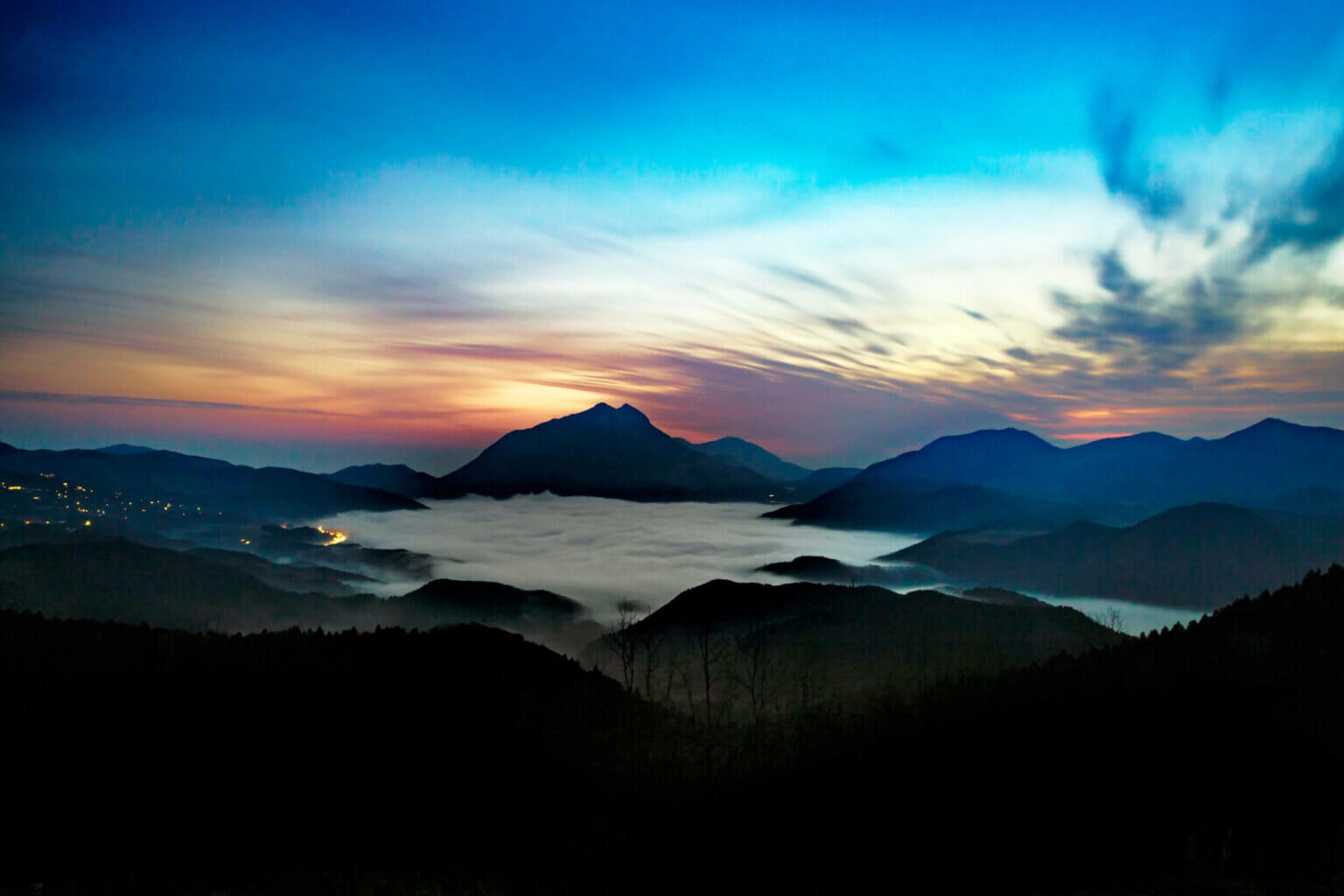 Mont Yufu au soleil couchant